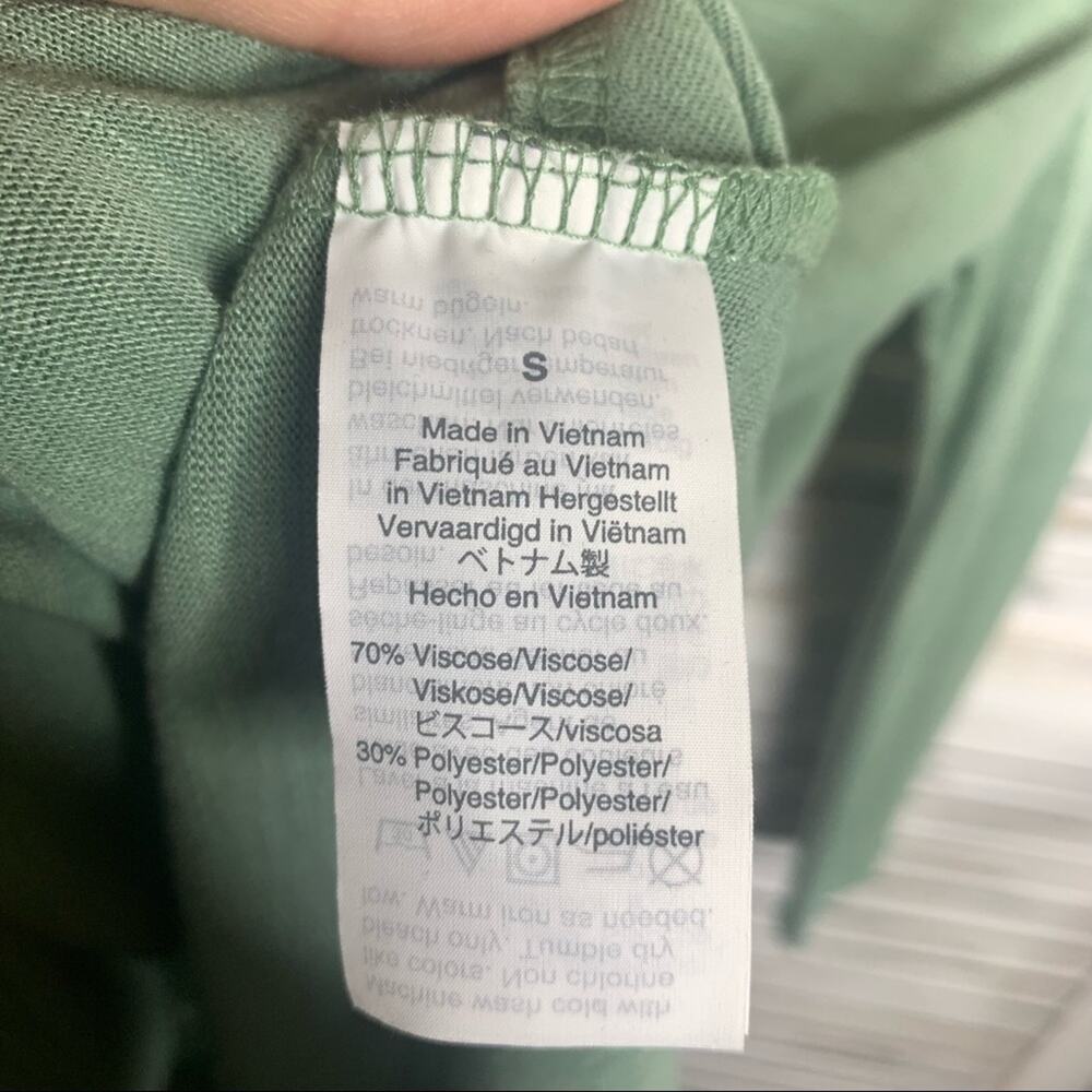 J. CREW MERCANTILE Small V Neck Lightweight Sweater Top Ruffle Hem Light Green - Picture 7 of 11